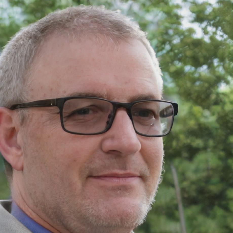 Instructor Aurelio Mendizábal